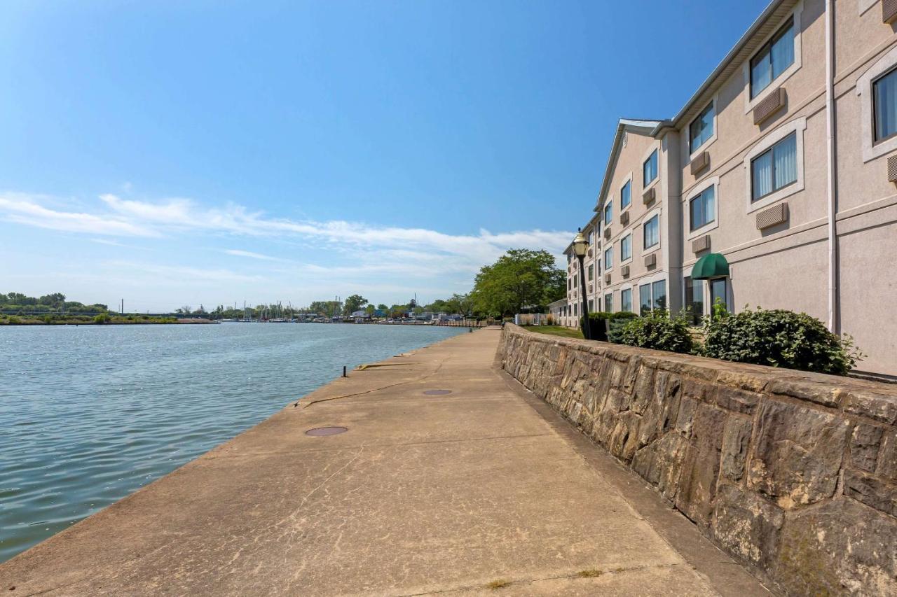 Comfort Inn River'S Edge Huron Esterno foto