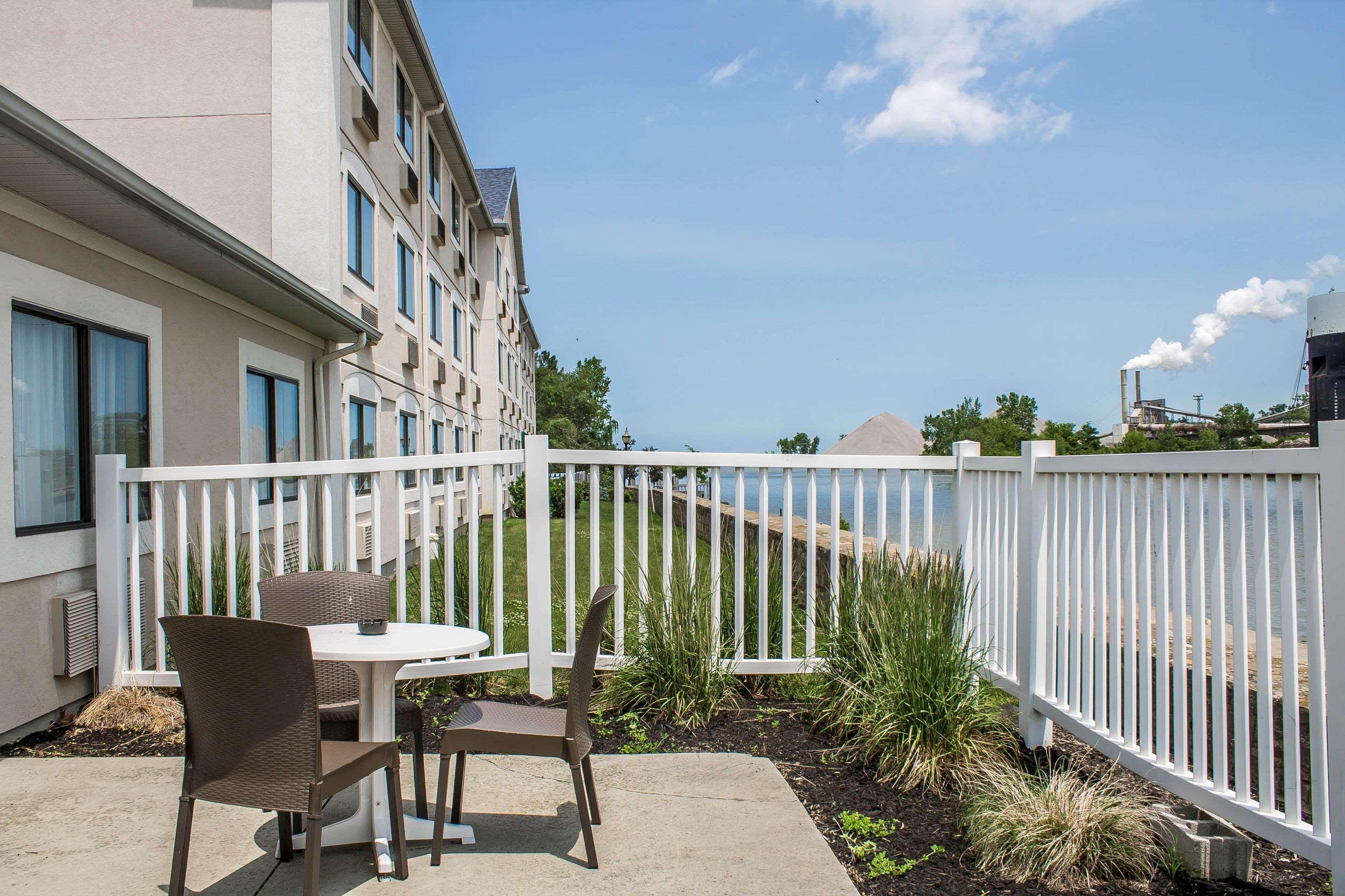Comfort Inn River'S Edge Huron Esterno foto